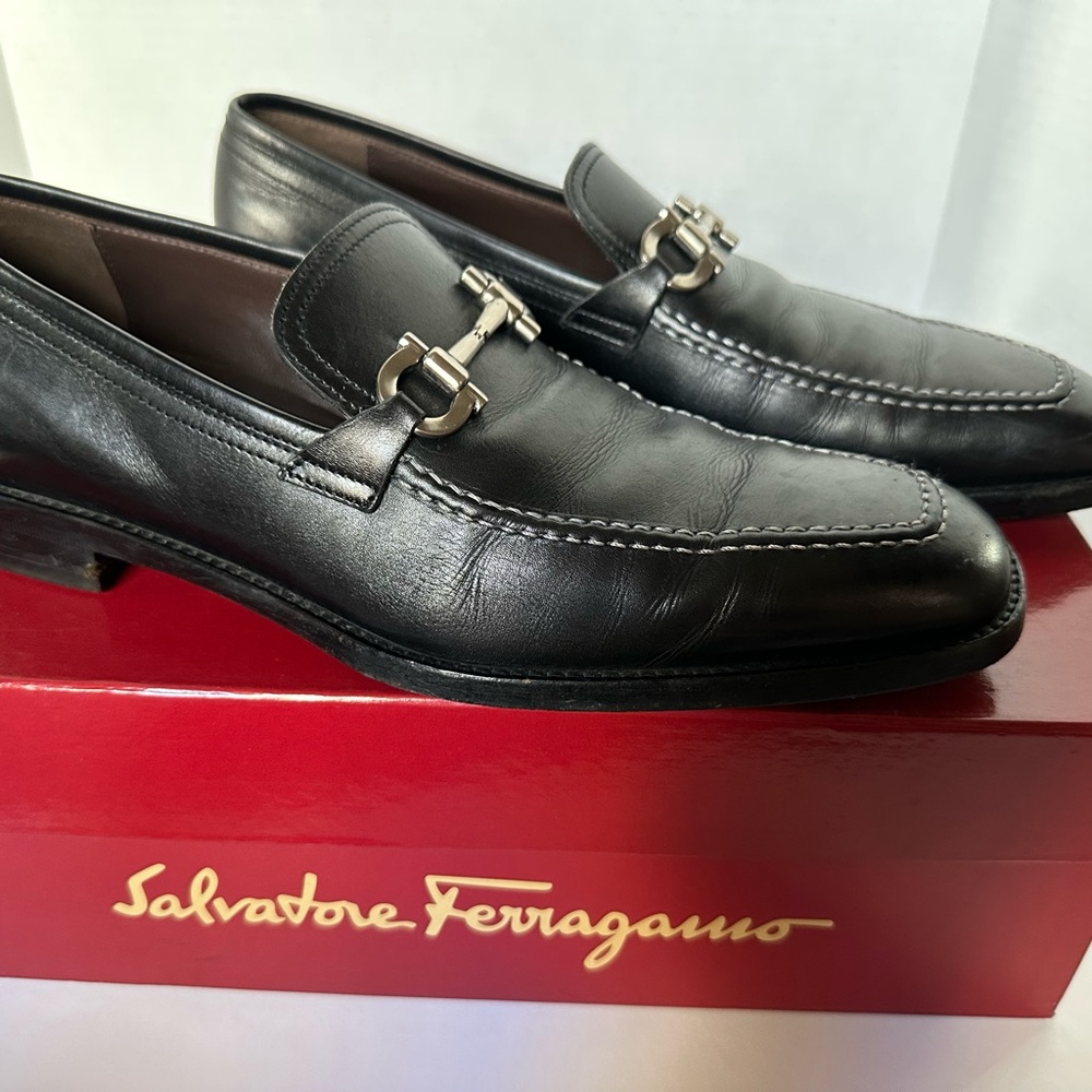 Beautiful Ferragamo loafers 9 1/2